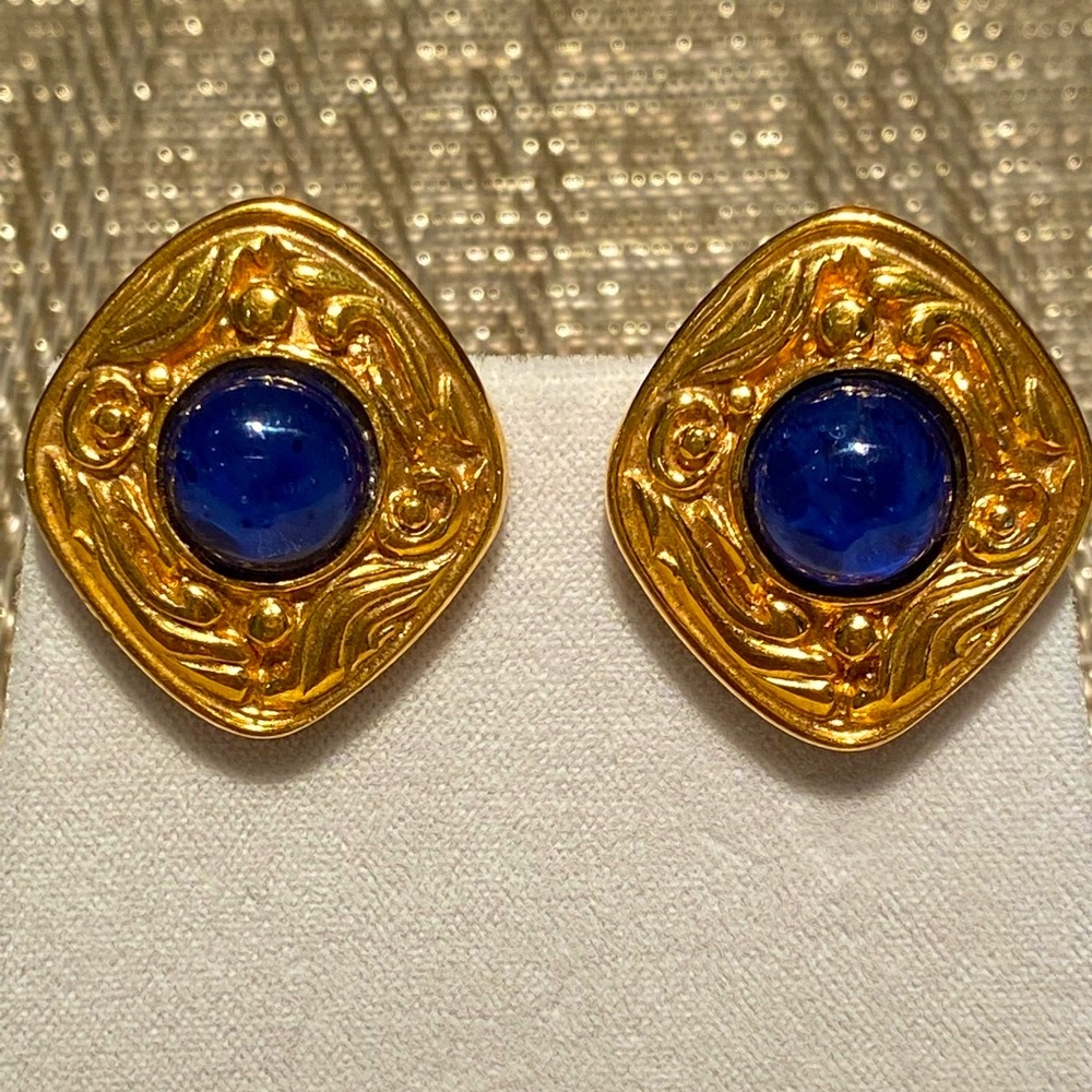 CHANEL blue gripoix vintage earrings - Picture 2 of 9